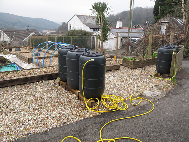 16492663405_e0ab863f64_z