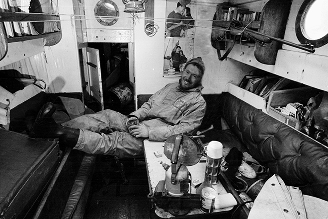 Robin-Knox-Johnston-relaxes-to-enjoy-his-first-pint-of-beer-in-313-days-Credit-Bill-Rowntree-and-PPL