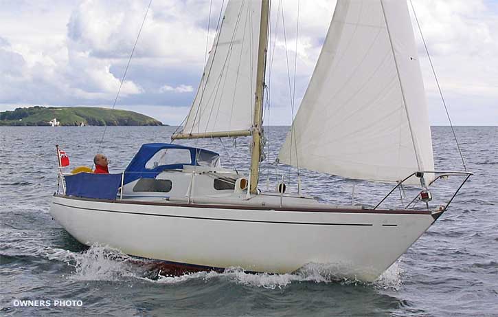 f81105-sailing-fwd-beam